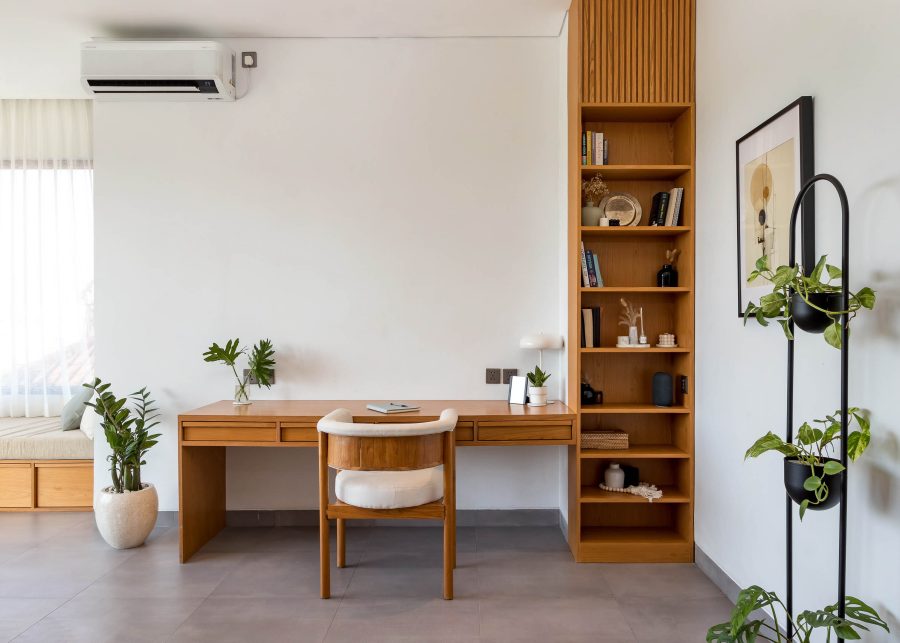 Wooden office desk at Villa Quadra in Seminyak